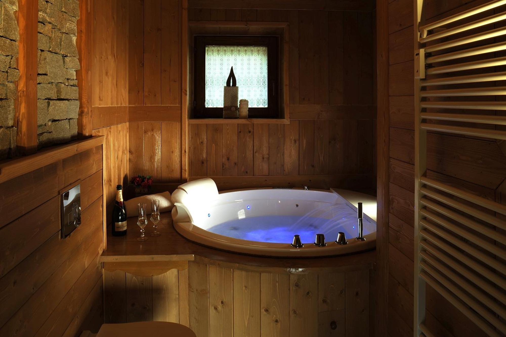 Foyer D'antan Con Caminetto Hammam O Vasca Idromassaggio 3*